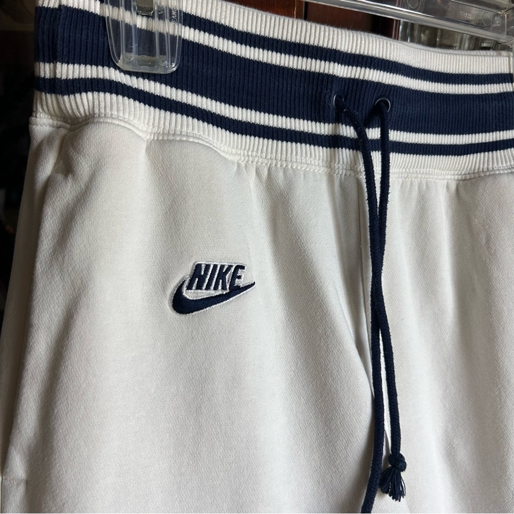 Nike Phoenix Fleece Women's Wide Leg Pants And Sweater Matching Set - Picture 11 of 15